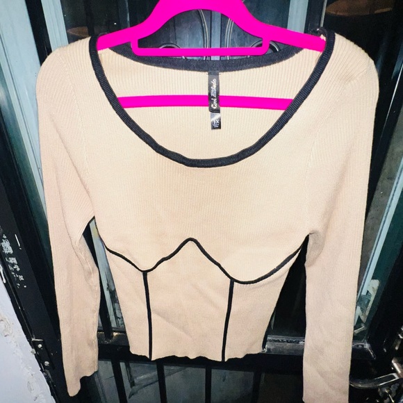 Symmetrical top - Picture 2 of 4